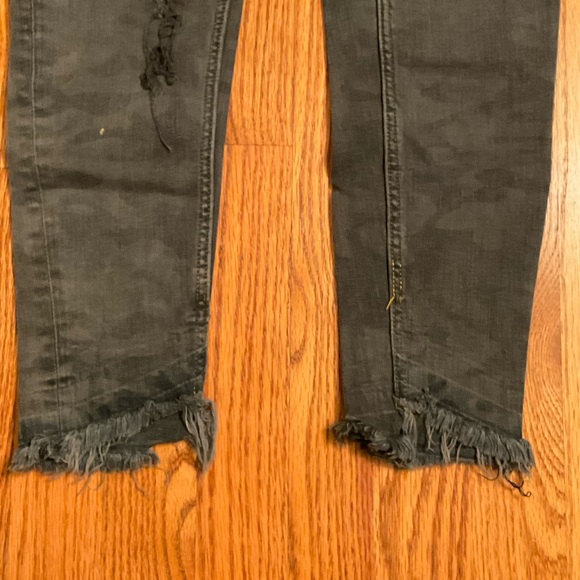 Zara Basic Denim Jeans, Faded Black, Distressed w/ Holes Raw Hem, 5-Pocket, Sz 4 - Picture 7 of 15